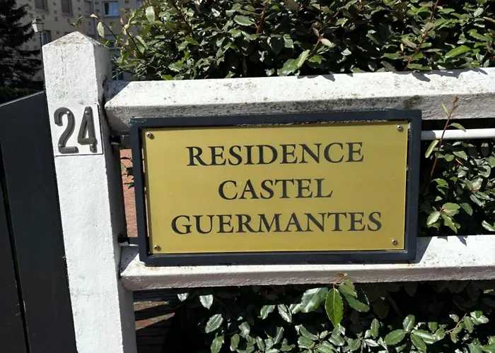 Apartment Le Nid, En Rez De Jardin Deauville