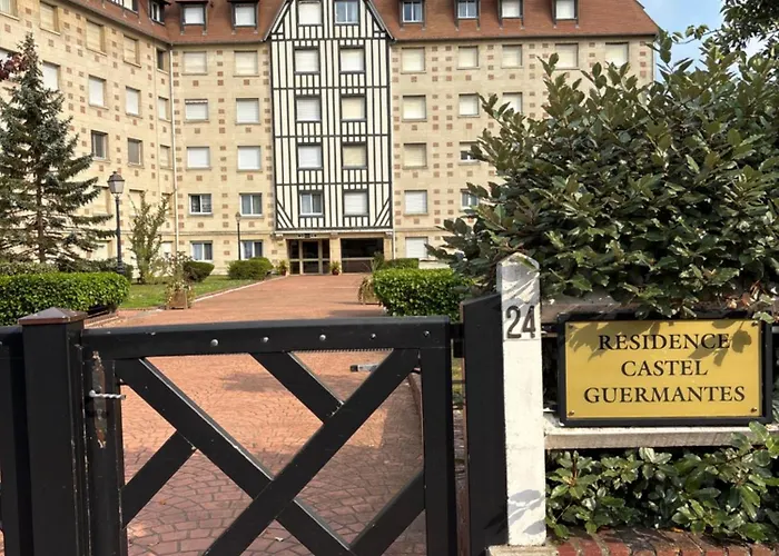 Le Nid, En Rez De Jardin Deauville